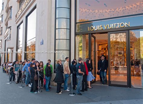 louis vuitton champs elysee horaire|louis vuitton champs elysees news.